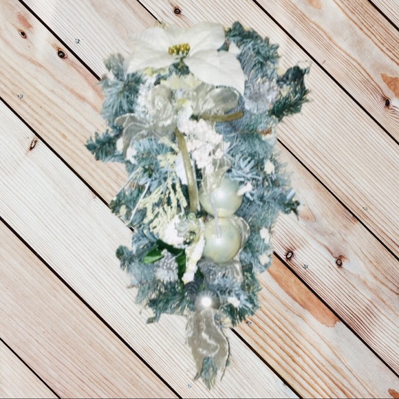 NEW Blue/White Winter Christmas Holiday Floral Spray Hangable Centerpiece 🎉HP🎉 - Picture 5 of 16